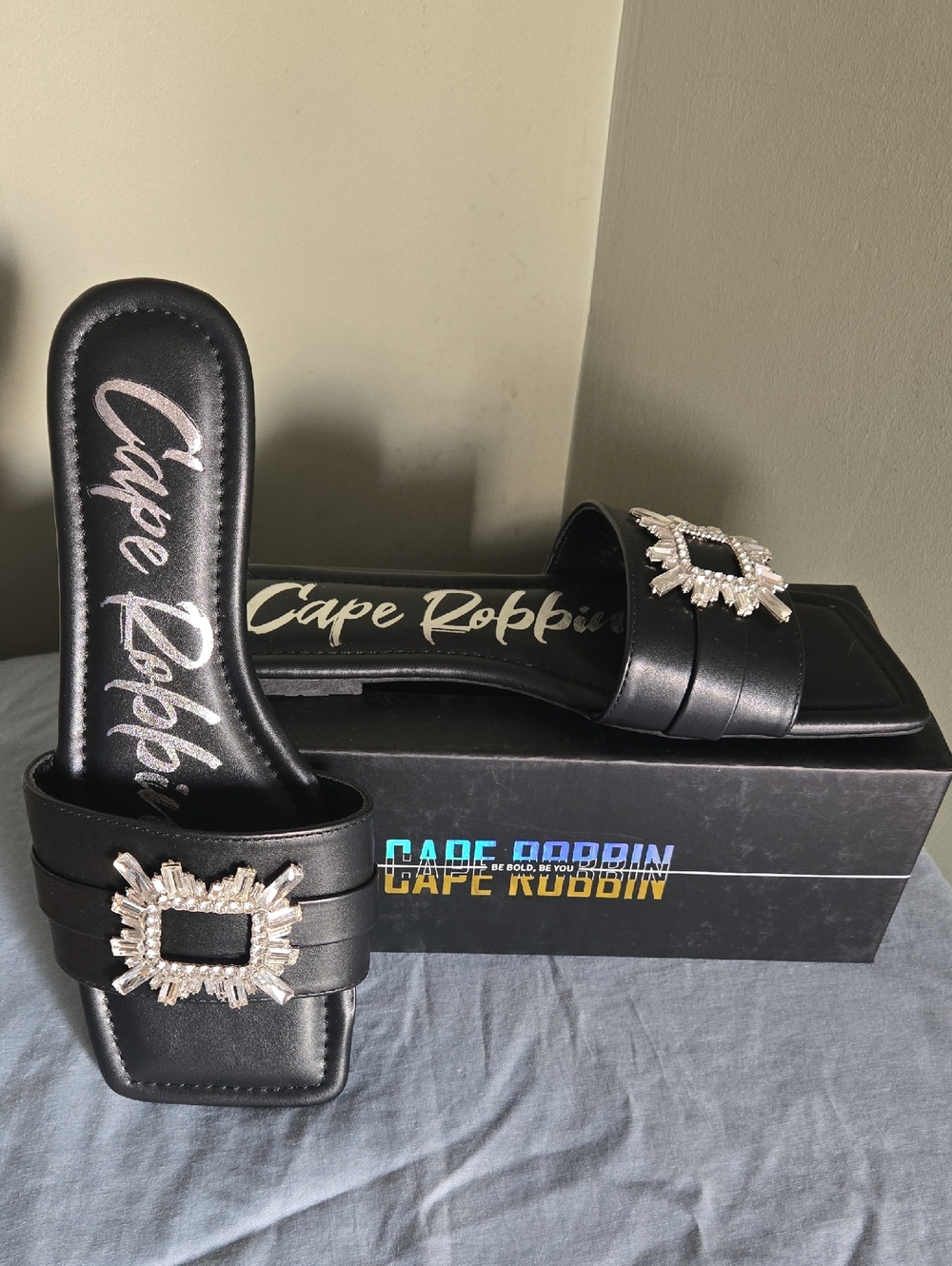 Cape Robbin Dorelle Black Slides with Crystal Buckle Sz 8
